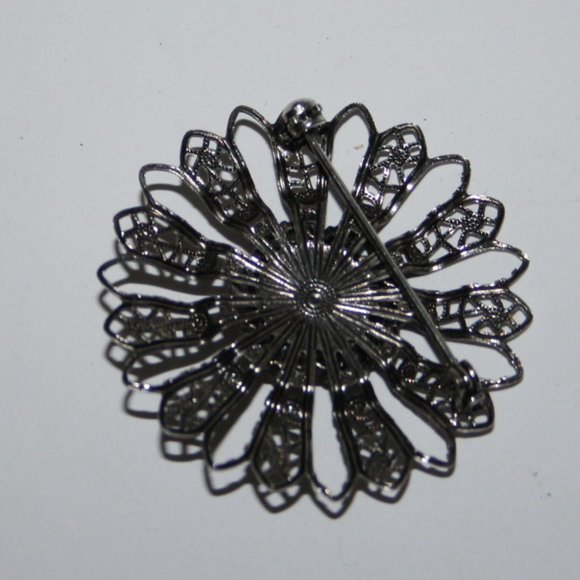 Vintage silver flower brooch - Picture 3 of 3